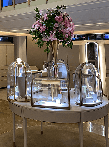 tabletop glass display case for jewelry necklace