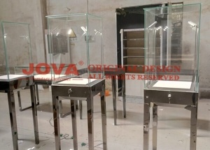 Glass display case for boutique jewelry watch