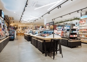 interior decoration cosmetic shop