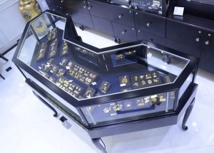 corner jewellry showcase